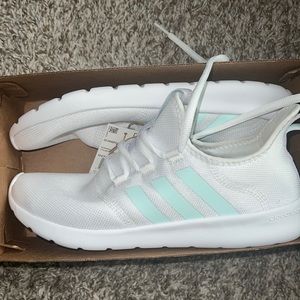 Adidas size 10 tennis shoes. NWT